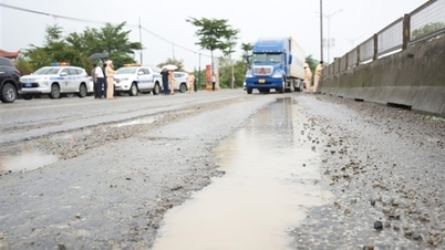 គ្រោះ​ថ្នាក់​ចរាចរណ៍​បាន​កើត​ឡើង​នៅ​លើ​ផ្លូវ​ជាតិ​លេខ​១ កាត់​ក្រុង Hue បន្ទាប់​ពី​គ្រោះ​ទឹក​ជំនន់​ជា​ប្រវត្តិសាស្ត្រ