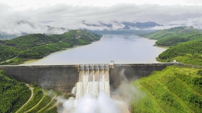 Flexibele werking van waterkracht om overstromingen te reguleren
