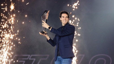 Kaká og Figo hedrer mesterne fra FC Pro Festival 2025