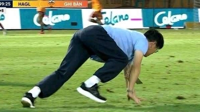 Herr Vu Tien Thanh hielt sein Versprechen gegenüber dem 1,95 m großen Innenverteidiger und feierte den Treffer auf ungewöhnliche Weise.