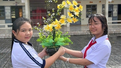 Γυμνάσιο Nguyen Du: Διοργάνωση διαγωνισμού ζωγραφικής και ανθοσυνθέσεων για τον εορτασμό της Ημέρας των Βιετναμέζων Δασκάλων στις 20 Νοεμβρίου.