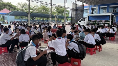 Tan Bang Secondary - High School: Spannend programma "Licht van kennis".