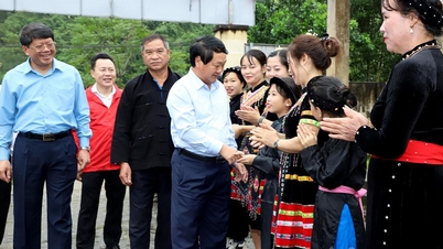 เลขาธิการพรรคประจำจังหวัด Hau A Lenh: หมู่บ้าน Ban Hinh ยังคงส่งเสริมจิตวิญญาณและความเข้มแข็งของความสามัคคีและการช่วยเหลือซึ่งกันและกันในชีวิต