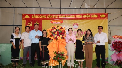 중칸빈(Trung Khanh Vinh) 공동체는 마을 간 사람들의 국가 대통합 축제를 조직합니다.
