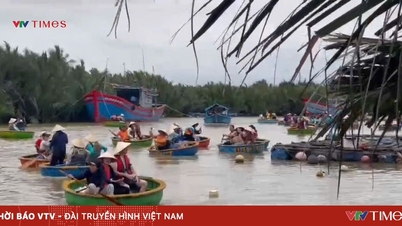 ນັກ​ທ່ອງ​ທ່ຽວ​ສາ​ກົນ​ຫຼາຍ​ຄົນ​ກັບ​ຄືນ​ສູ່​ໂຮ້ຍ​ອານ​ຫຼັງ​ນ້ຳ​ຖ້ວມ