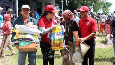 ບັນເທົາທຸກສຸກເສີນປະຊາຊົນທີ່ໄດ້ຮັບຜົນກະທົບຈາກພະຍຸເລກ 13