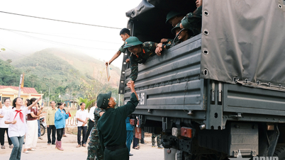 ເດີນ​ຕາມ​ຮອຍ​ຕີນ​ຂອງ​ພໍ່, ຢືນ​ຢູ່​ແຖວ​ໜ້າ