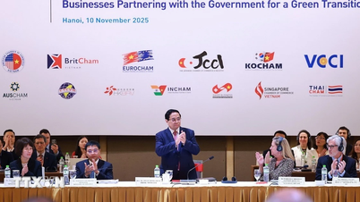 Perdana Menteri Pham Minh Chinh menghadiri Forum Perniagaan Vietnam tahunan