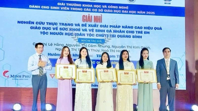 ນັກຮຽນຍິງ Ruc ໄດ້ຮັບລາງວັນທີສອງໃນການແຂ່ງຂັນວິທະຍາສາດນັກຮຽນແຫ່ງຊາດ