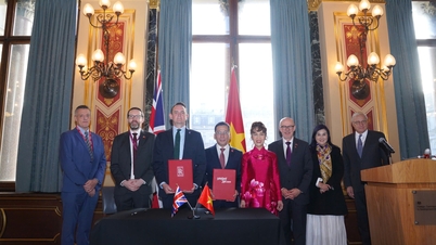 Vietjet និង Rolls-Royce ចុះហត្ថលេខាលើកិច្ចសន្យាម៉ាស៊ីន Trent 7000 ដែលមានតម្លៃ 3.8 ពាន់លានដុល្លារអាមេរិក ក្នុងអំឡុងដំណើរទស្សនកិច្ចរបស់អគ្គលេខាធិការ To Lam នៅចក្រភពអង់គ្លេស