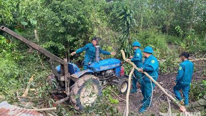 Tây Ninh: Ban chỉ huy Phòng thủ khu vực 3-Tân Ninh giúp dân khắc phục hậu quả dông lốc