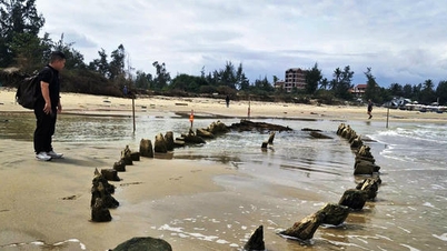 Gambar dekat bangkai kapal purba ditemui di pantai Hoi An