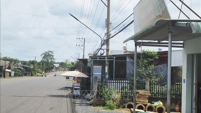 ລັດວິສາຫະກິດໄຟຟ້າ ດົງນາຍ ຕອບຂໍ້ມູນວ່າ ສາຍໄຟຟ້າ 'ຂັດຂວາງ' ຄວາມຄືບໜ້າຂອງໂຄງການ ເສັ້ນທາງ DT.753