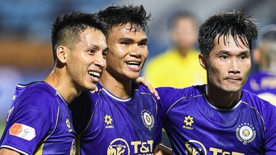 Nam Dinh - Hanoi (koniec pierwszej połowy) 1-1: Xuan Manh strzela wspaniałym wolejem