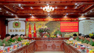 Senior luitenant-generaal Pham The Tung werkt bij de politie van Lam Dong