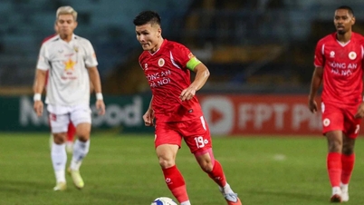 Quang Hai înscrie, clubul de poliție din Hanoi se apropie de echipa de top Ninh Binh