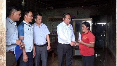 Krong Buk község: A 13-as vihar által sújtott családok támogatása