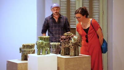 'ສວນສະໜຸກ' ເໝືອນດັ່ງນິທານຈາກເຄື່ອງປັ້ນດິນເຜົາ ຫງວຽນທິຢຸງ