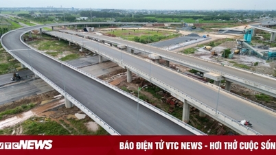 Panoramautsikt over Long Thanh flyplass-forbindelsesveien før åpningsdagen