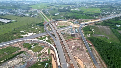 Panoramablick auf die Zufahrtsstraße zum Flughafen Long Thanh vor dem Eröffnungstag