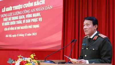 Vzácná kniha zesnulého generálního tajemníka Nguyen Phu Tronga o Lidových silách veřejné bezpečnosti