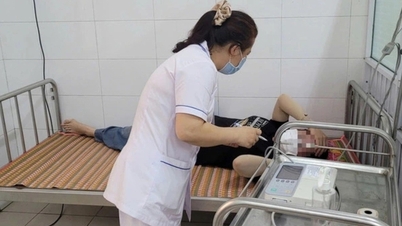 Muchas personas fueron hospitalizadas con sospecha de intoxicación alimentaria después del almuerzo.