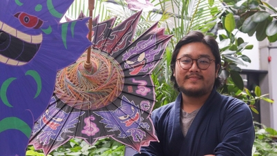 'ទម្រង់ជាច្រើន' នៃប៉ារ៉ាសូលមេអំបៅនៅក្នុងដៃរបស់វិចិត្រករវ័យក្មេង