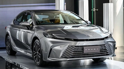 Toyota Camry lần đầu giảm gần 155 triệu đồng, kiếm doanh số