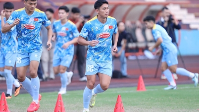 Đội tuyển Việt Nam trở lại tập luyện, chuẩn bị cho trận đấu với Lào