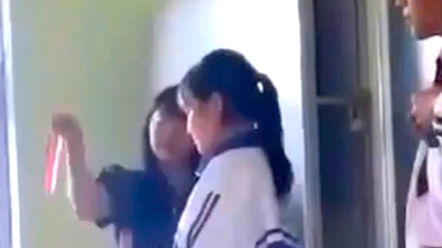 여교사가 학생들을 줄 세우게 한 뒤 자로 때렸다