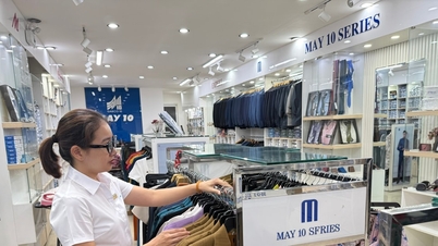 The fashion market is warming up at the end of the year