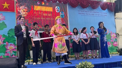 'បទភ្លេងវៀតណាមនៃព្រះច័ន្ទច្បាស់' - កន្លែងលេងតន្ត្រីប្រជាប្រិយសម្រាប់សិស្ស