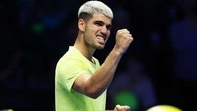 កីឡាករវាយកូនបាល់ Carlos Alcaraz និងលេខ 1 ពីរ