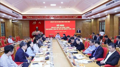 कठोर अनुशासन बनाए रखें, भ्रष्टाचार, बर्बादी और नकारात्मकता को रोकने और उनका मुकाबला करने के कार्य के लिए राजनीतिक और कानूनी आधार बनाएं।