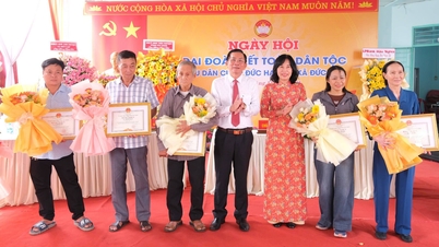 Hari Perpaduan Besar Negara yang meriah Duc Lap