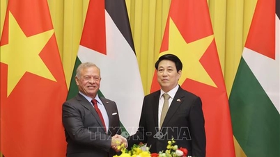 O presidente Luong Cuong mantém conversações com o rei da Jordânia.