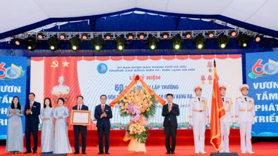 Hanoi College voor Elektronica en Koeltechniek ontving de Arbeidsmedaille van de Derde Klasse