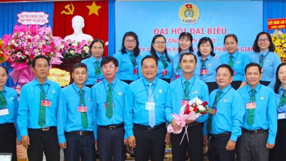 ກອງ​ປະ​ຊຸມ​ໃຫຍ່​ສະ​ມາ​ຄົມ​ການ​ຄ້າ​ຂອງ​ບໍ​ລິ​ສັດ​ຫຸ້ນ​ສ່ວນ​ຜັກ ແລະ ສະ​ບຽງ​ອາ​ຫານ ອານ​ຢາງ