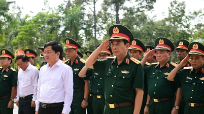 រដ្ឋមន្ត្រី​ការពារជាតិ​វៀតណាម និង​កម្ពុជា ជួប​ប្រជុំ​នៅ​ព្រំដែន