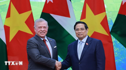 នាយករដ្ឋមន្ត្រី Pham Minh Chinh ជួបជាមួយស្តេច Abdullah II Ibn Al-Hussein នៃប្រទេសហ្ស៊កដានី