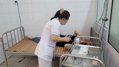 Das Gesundheitsministerium untersucht den Fall eines Arbeiters, der wegen einer mutmaßlichen Lebensmittelvergiftung in Hue ins Krankenhaus eingeliefert wurde.