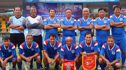 "សំណើចចាស់" Ho Van Loi - សិល្បករនៅលើទីលានបាល់ទាត់