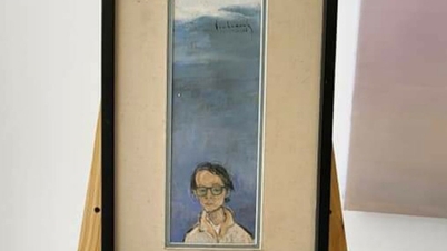 បរិច្ចាគរូបគំនូររបស់វិចិត្រករ Dinh Cuong ដែលពណ៌នាអំពីតន្ត្រីករ Trinh Cong Son ដល់សារមន្ទីរវិចិត្រសិល្បៈ Hue