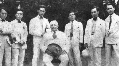 ចៅប្រុសរបស់វិចិត្រករ Victor Tardieu មកមើលសាលាដែលជីតាបង្កើតរបស់គាត់ឡើងវិញ
