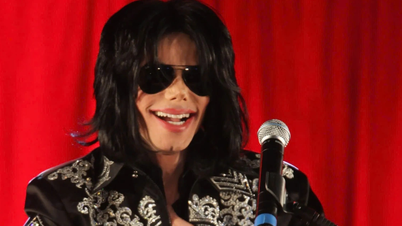 Michael Jackson គឺជាសិល្បករដំបូងគេដែលជាប់ចំណាត់ថ្នាក់កំពូលទាំង 10 Billboard Hot 100 ក្នុងរយៈពេល 60 ឆ្នាំ។