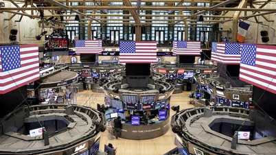 Saham AS berfluktuasi dalam arah yang berlawanan.