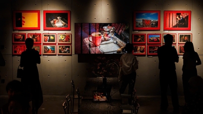 ការតាំងពិពណ៌ 'ក្រហម' តែមួយគត់ដោយអ្នកថតរូបបីនាក់។