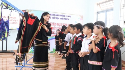 ការកសាងខ្លឹមសារអប់រំក្នុងស្រុកដែលសំបូរទៅដោយអត្តសញ្ញាណ