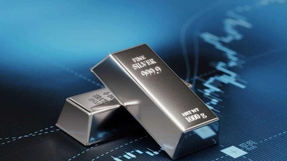 ទីផ្សារទំនិញចម្រុះជាមួយប្រាក់ និងកាហ្វេ