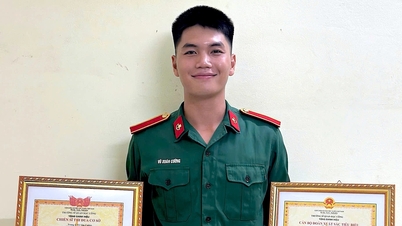 Efter att ha gjort om universitetsprovet blev en pojke från Hung Yen valedictorian för landets specialstyrkor.